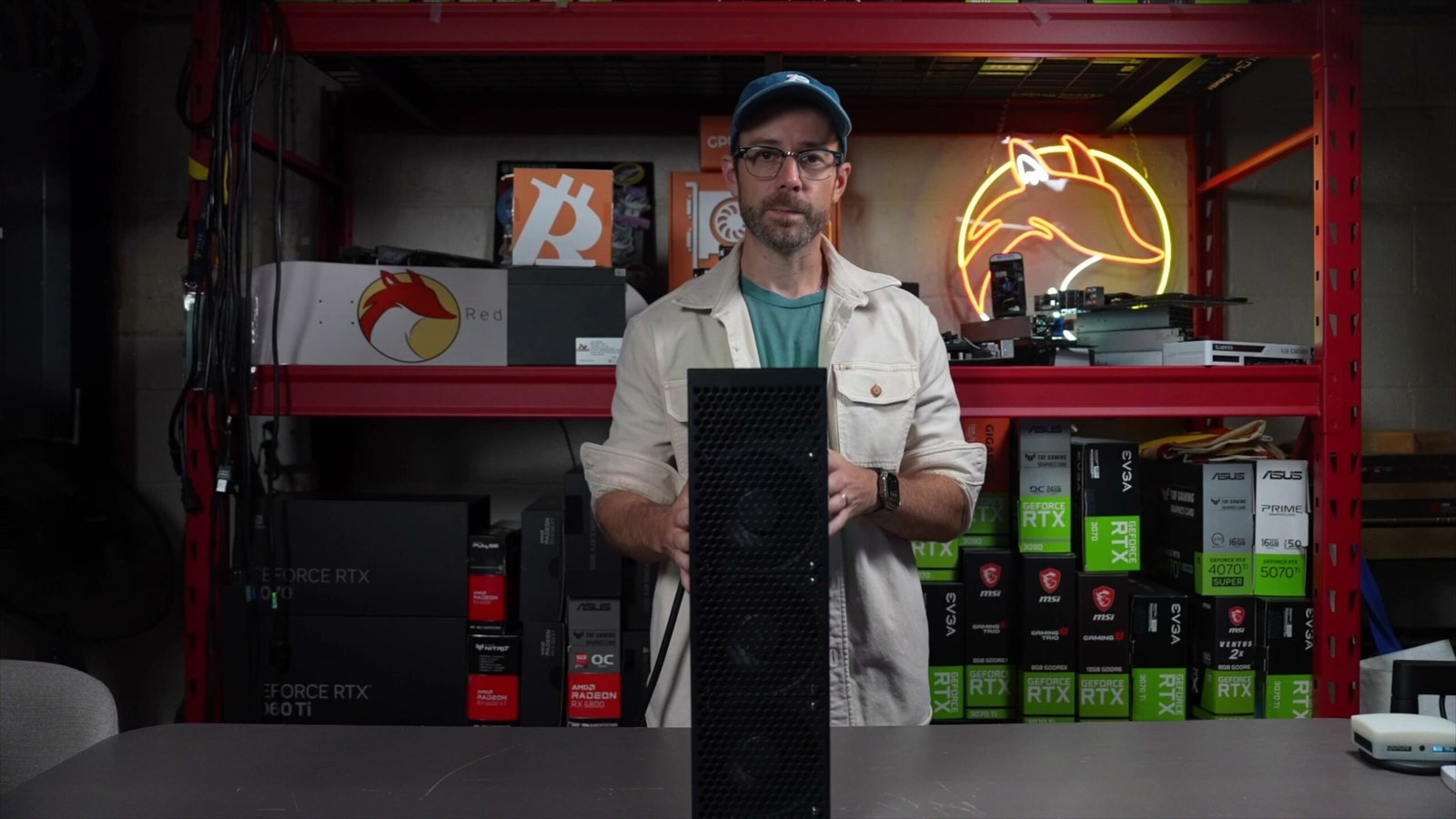 Presenter demonstrating Fluminer T3 dimensions and chassis